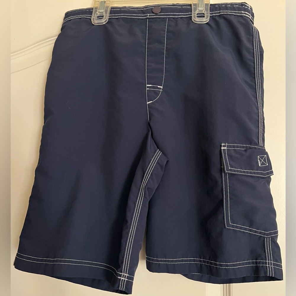 BOYS LANDS END SWIM TRUNKS
SIZE MEDIUM 10-12
SIDE POCKET
BACK POCKET
